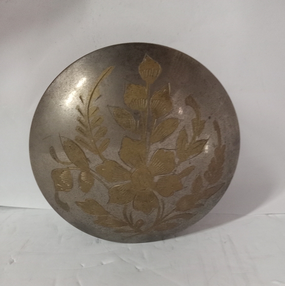 Pewter Brass Metal Trinkets Box with Botanica Floral Etchings Japan - Picture 3 of 7